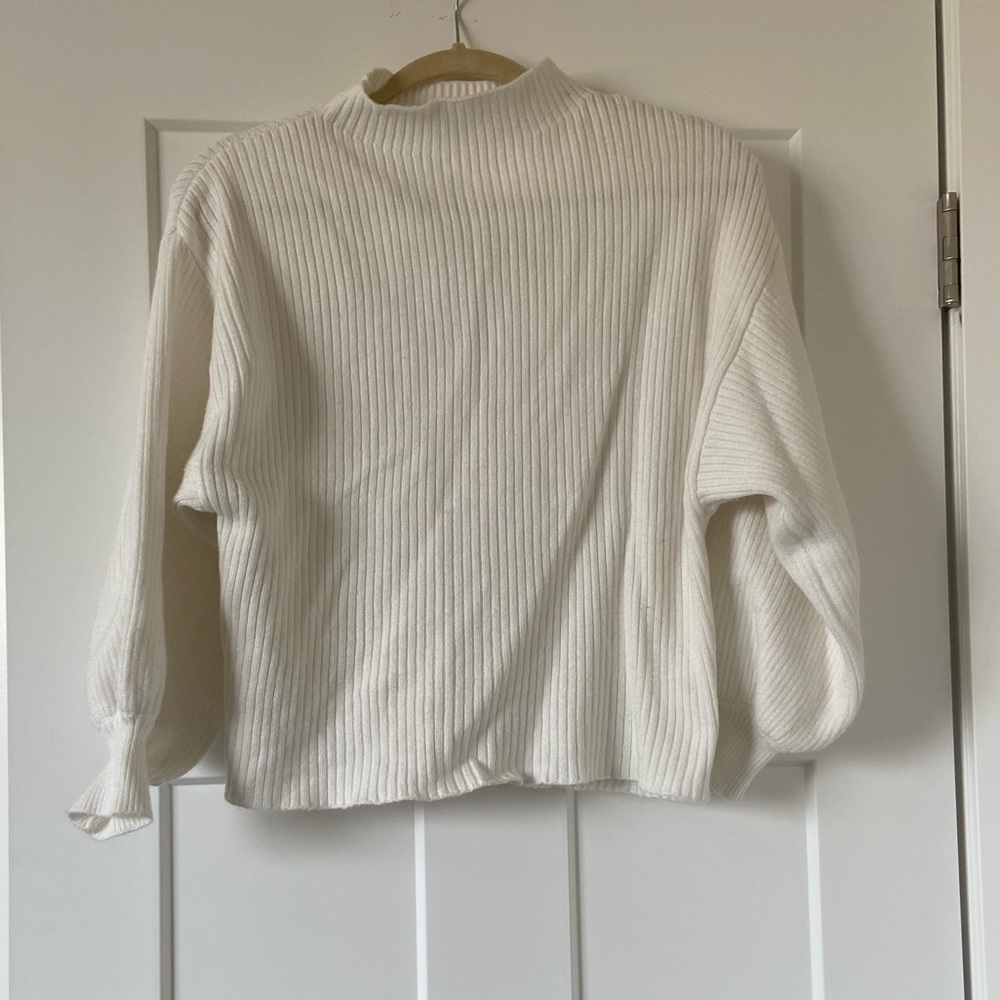 Line and Dot Funnel-Neck Ribbed Sweater Size Small